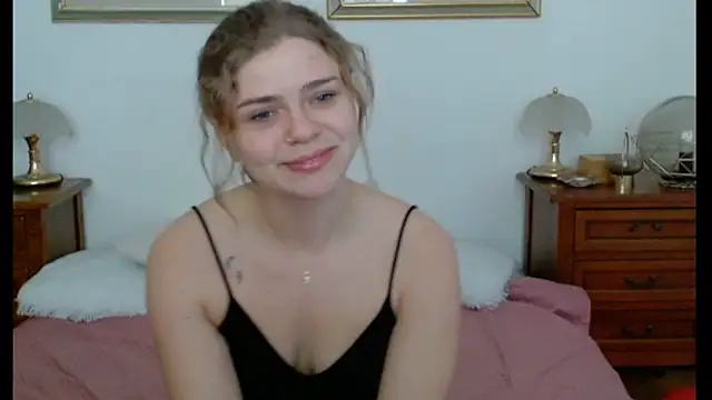 Snapshot of HaleyReedme chatting on March 13, 7:31 am HaleyReedme online show from March 13, 7:31 am