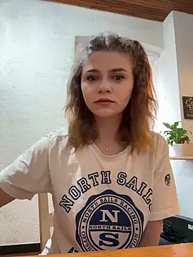 Snapshot of HaleyReedme chatting on March 17, 7:13 am HaleyReedme online show from March 17, 7:13 am