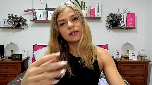 Snapshot of HaleyReedme chatting on September 15, 7:08 am HaleyReedme online show from September 15, 7:08 am