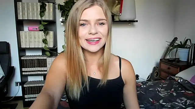 Snapshot of HaleyReedme chatting on September 23, 7:11 am HaleyReedme online show from September 23, 7:11 am