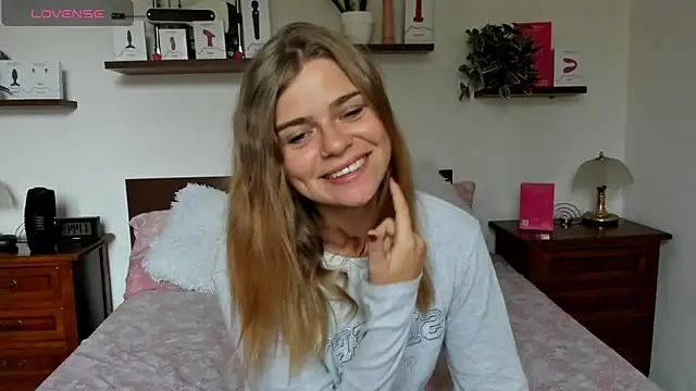 Snapshot of HaleyReedme chatting on September 26, 9:46 am HaleyReedme online show from September 26, 9:46 am