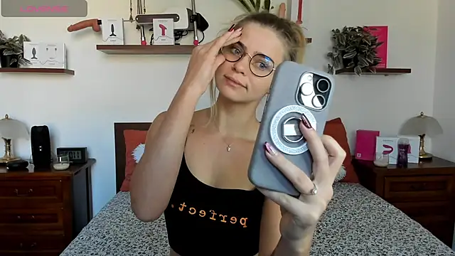 Snapshot of HaleyReedme chatting on October 9, 9:07 am HaleyReedme online show from October 9, 9:07 am