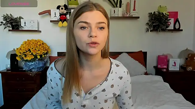 Snapshot of HaleyReedme chatting on November 4, 8:02 am HaleyReedme online show from November 4, 8:02 am