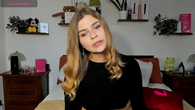 Snapshot of HaleyReedme chatting on November 13, 8:02 am HaleyReedme online show from November 13, 8:02 am