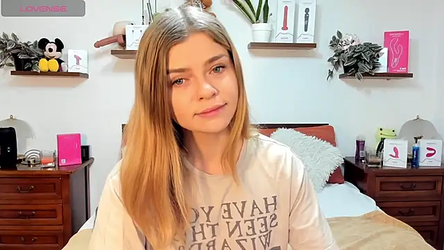 Snapshot of HaleyReedme chatting on November 14, 8:13 am HaleyReedme online show from November 14, 8:13 am