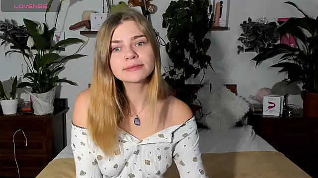 Snapshot of HaleyReedme chatting on November 20, 8:14 am HaleyReedme online show from November 20, 8:14 am