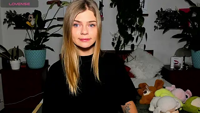 Snapshot of HaleyReedme chatting on November 24, 8:25 am HaleyReedme online show from November 24, 8:25 am