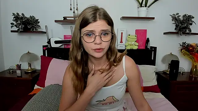 HaleyReedme online show from June 6, 7:13 am