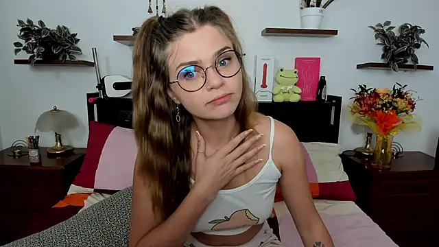 HaleyReedme online show from June 7, 7:01 am