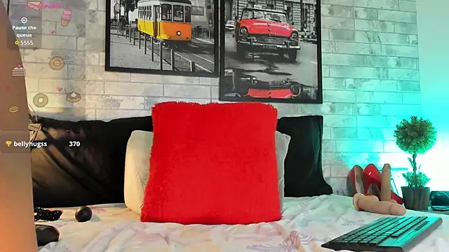 Kendallross28 online show from April 25, 4:15 am