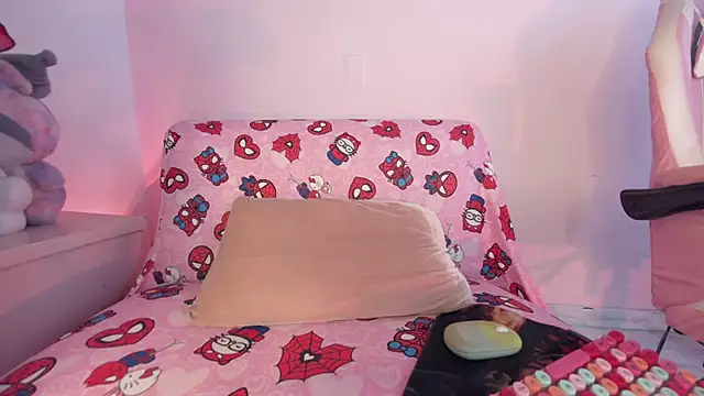 kitty-kryss online show from April 22, 5:03 pm