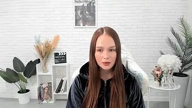 LoisCubitt online show from March 13, 12:02 pm