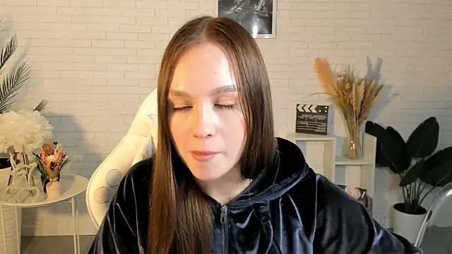 LoisCubitt online show from March 13, 3:06 pm