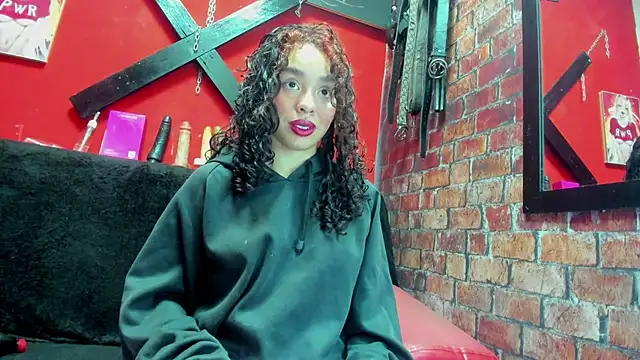 Tracy KS online show from November 3, 9:27 pm