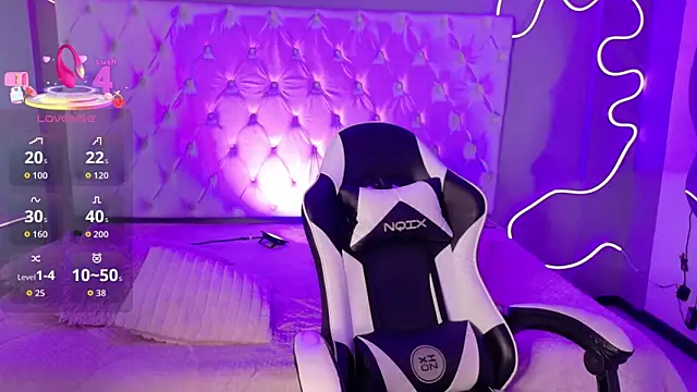 natasha  black online show from October 3, 7:33 pm