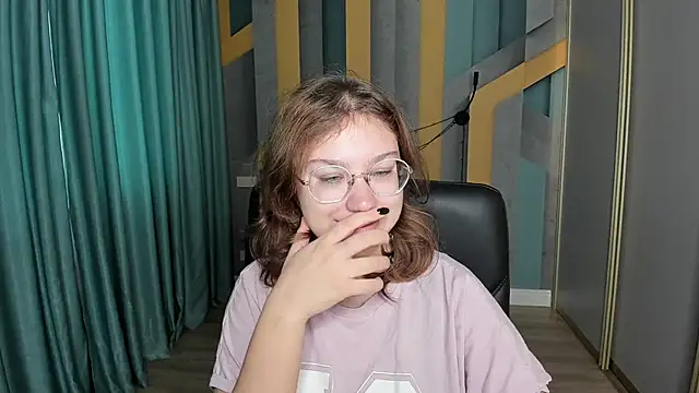 AngelinaLow online show from November 8, 6:24 am