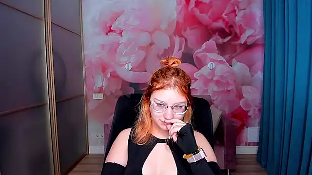 AngelinaLow online show from December 2, 12:32 pm