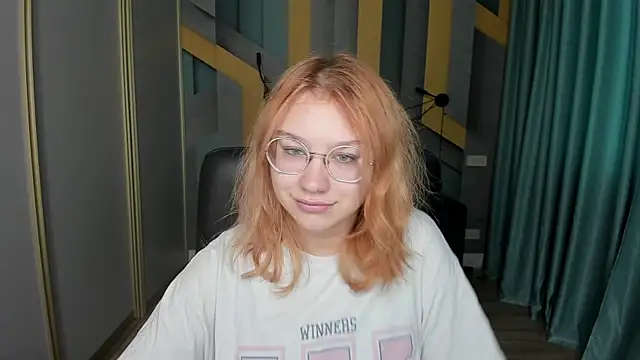 AngelinaLow online show from December 22, 12:24 pm