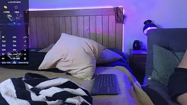 Snapshot of Xander_Card chatting on September 12, 4:01 am Xander Card online show from September 12, 4:01 am