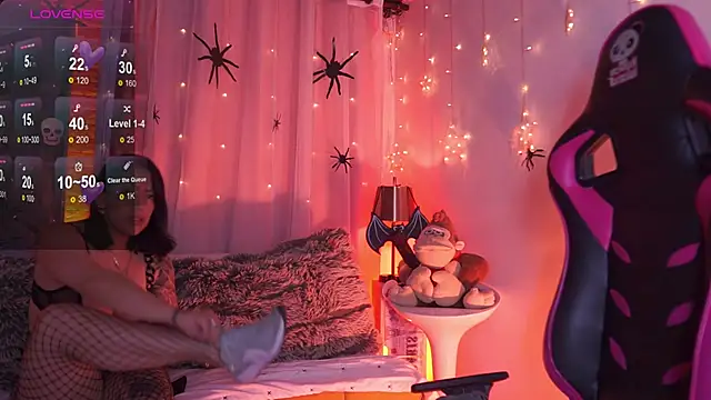 Madison Mayer online show from October 24, 1:07 pm