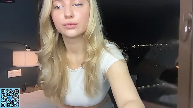 RadiantBliss online show from November 2, 7:05 pm