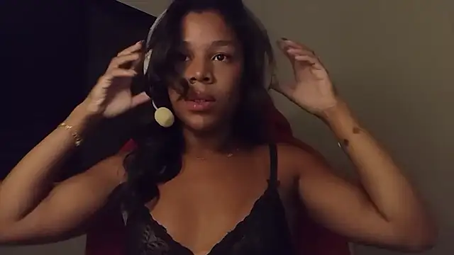 Snapshot of cammydebora chatting on October 2, 12:06 am cammydebora online show from October 2, 12:06 am