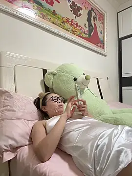 aa520uv online show from October 6, 3:31 pm