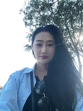 Snapshot of linger-23 chatting on October 26, 7:14 am linger-23 online show from October 26, 7:14 am