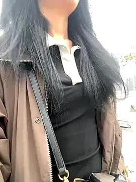 Snapshot of linger-23 chatting on October 28, 5:00 am linger-23 online show from October 28, 5:00 am