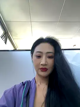 Snapshot of linger-23 chatting on December 2, 6:52 am linger-23 online show from December 2, 6:52 am