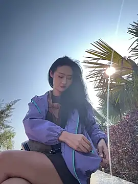 Snapshot of linger-23 chatting on December 5, 6:11 am linger-23 online show from December 5, 6:11 am