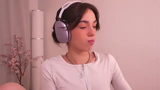 mystica  online show from November 27, 8:49 am