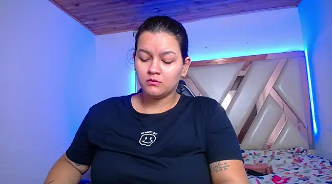 Snapshot of kriss_sweetboobs10 chatting on March 16, 11:05 am kriss sweetboobs10 online show from March 16, 11:05 am