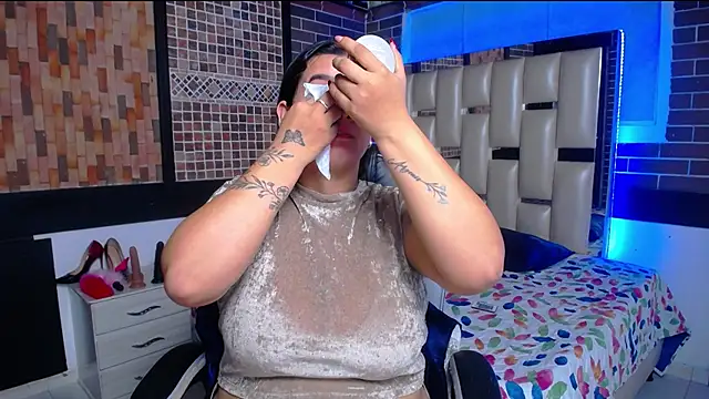 Snapshot of kriss_sweetboobs10 chatting on September 27, 12:54 pm kriss sweetboobs10 online show from September 27, 12:54 pm