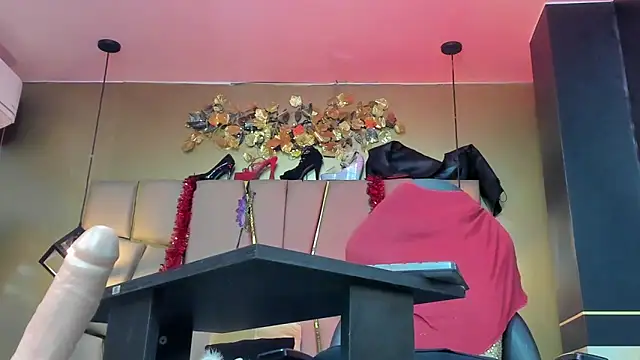 Kendraa Hot online show from February 3, 11:54 pm