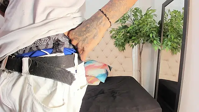 Mia Collivens online show from September 19, 11:00 am