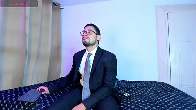 Snapshot of pleasurecompany3 chatting on March 18, 7:10 pm pleasurecompany3 online show from March 18, 7:10 pm