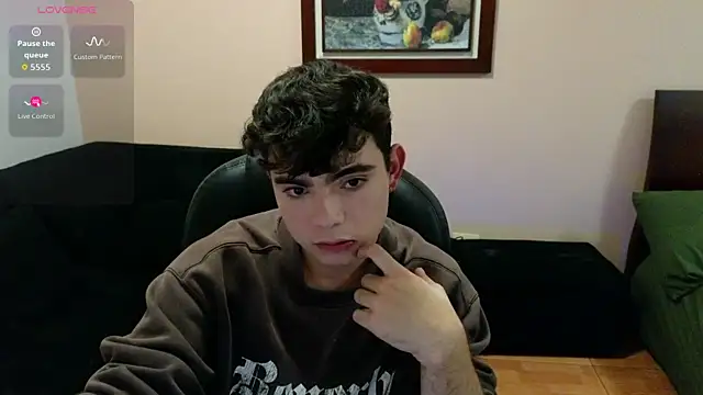 Snapshot of lukeboyce33 chatting on April 9, 4:56 am lukeboyce33 online show from April 9, 4:56 am