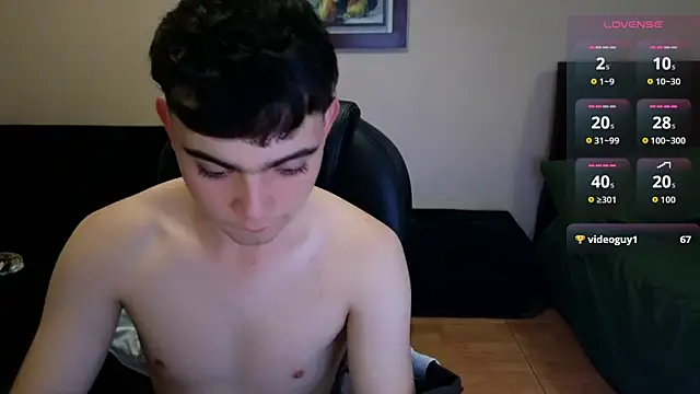 Snapshot of lukeboyce33 chatting on April 13, 2:17 am lukeboyce33 online show from April 13, 2:17 am