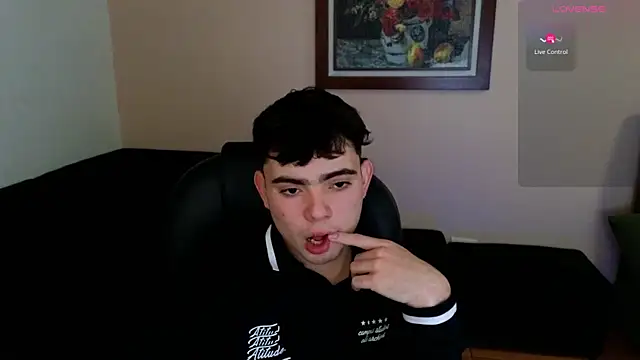Snapshot of lukeboyce33 chatting on April 17, 10:46 pm lukeboyce33 online show from April 17, 10:46 pm
