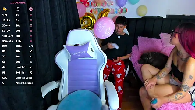 Snapshot of Alex_Sabrina chatting on March 19, 12:04 am Alex Sabrina online show from March 19, 12:04 am