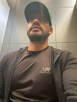 Snapshot of Leon__Hart_ chatting on June 1, 3:47 pm Leon Hart online show from June 1, 3:47 pm
