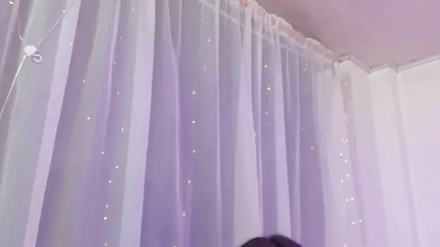 Pretty Johnson  online show from November 18, 11:36 am