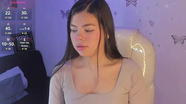 Pretty Johnson  online show from April 12, 11:59 am