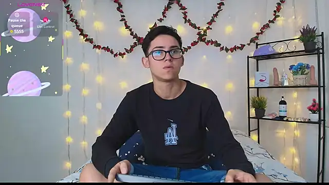 Snapshot of Danny-Swift13 chatting on March 17, 1:18 pm Danny-Swift13 online show from March 17, 1:18 pm