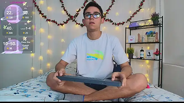 Snapshot of Danny-Swift13 chatting on March 18, 12:36 pm Danny-Swift13 online show from March 18, 12:36 pm