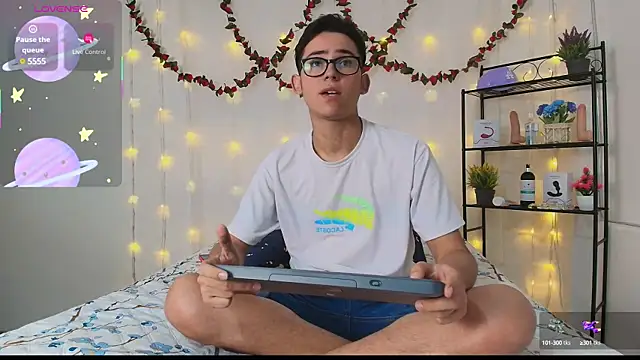 Snapshot of Danny-Swift13 chatting on March 18, 8:04 pm Danny-Swift13 online show from March 18, 8:04 pm