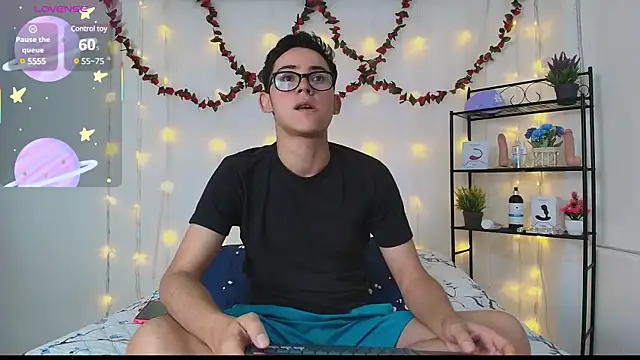 Snapshot of Danny-Swift13 chatting on March 19, 8:54 pm Danny-Swift13 online show from March 19, 8:54 pm