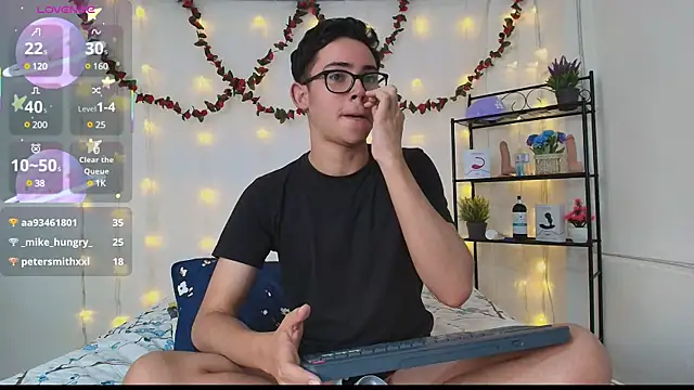 Snapshot of Danny-Swift13 chatting on March 20, 3:02 am Danny-Swift13 online show from March 20, 3:02 am