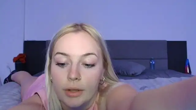 Snapshot of margot_robbie7 chatting on September 10, 12:32 am margot robbie7 online show from September 10, 12:32 am